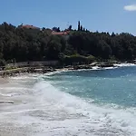 Seafront פולה