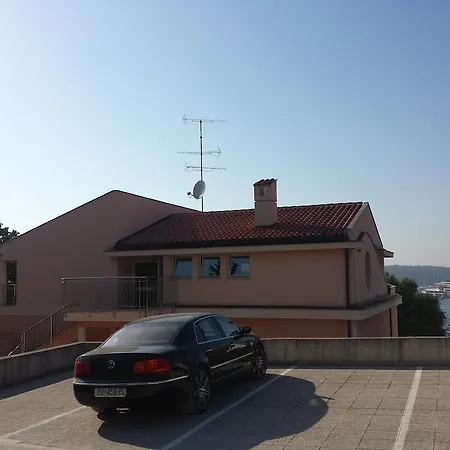 Seafront Apartment Pula